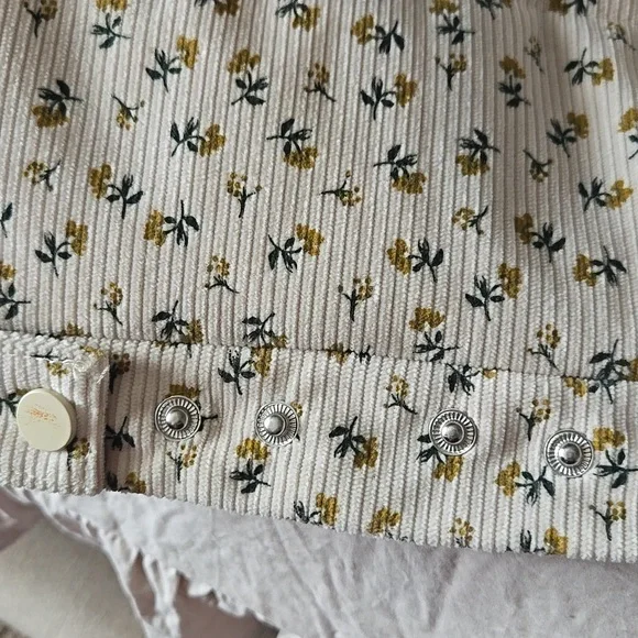 ONLY Floral Cream Puffer Corduroy Vest - Picture 6 of 7